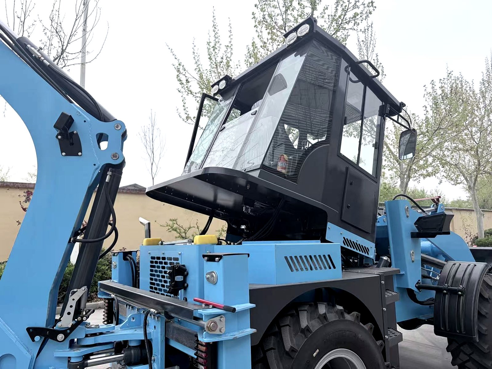 How to choose a backhoe loader