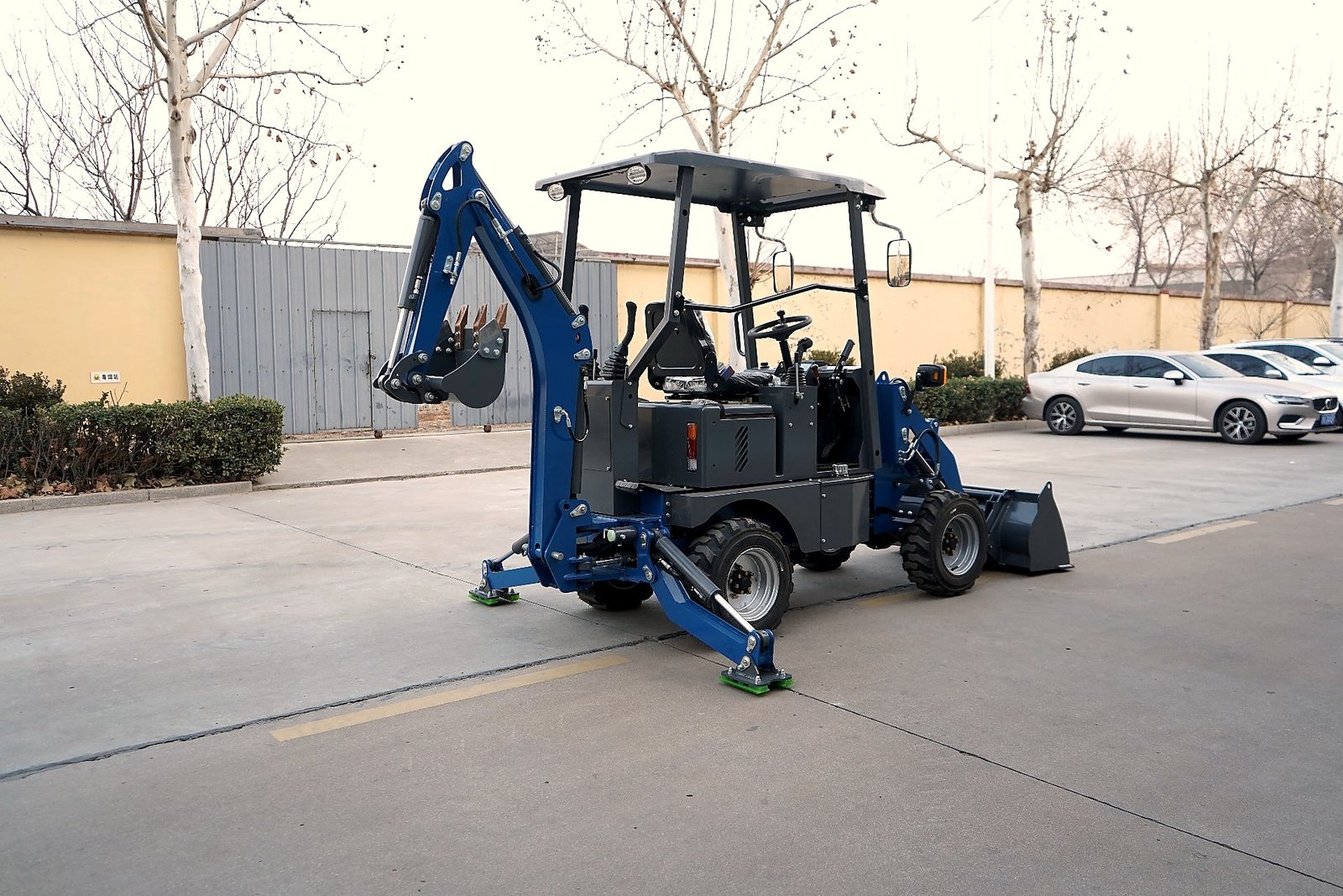 BL 15-06 mini electric backhoe loader working on site